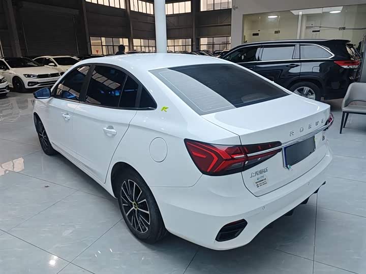 Фото 5 - Roewe i5