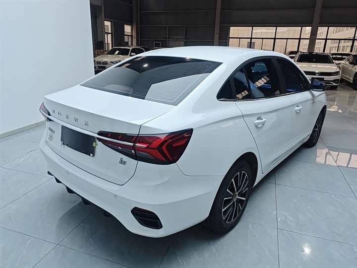 Фото 7 - Roewe i5