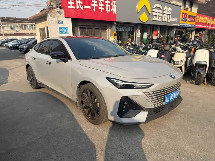 Фото 3 - Changan UNI-V