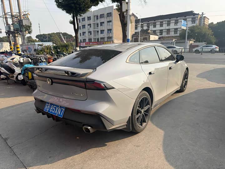 Фото 4 - Changan UNI-V