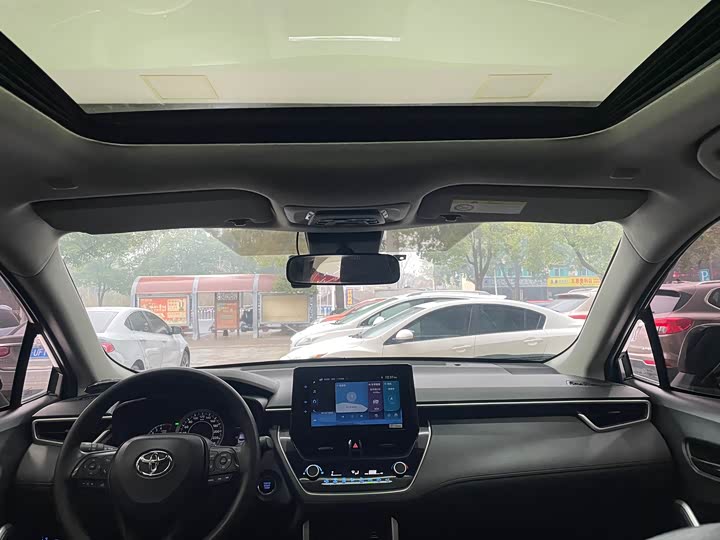 Фото 8 - Toyota Corolla Cross