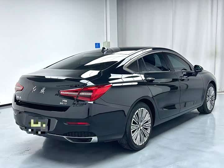 Фото 9 - Hongqi H5