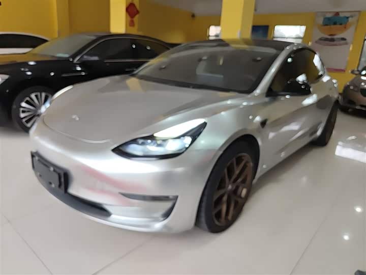 Фото 1 - Tesla Model 3