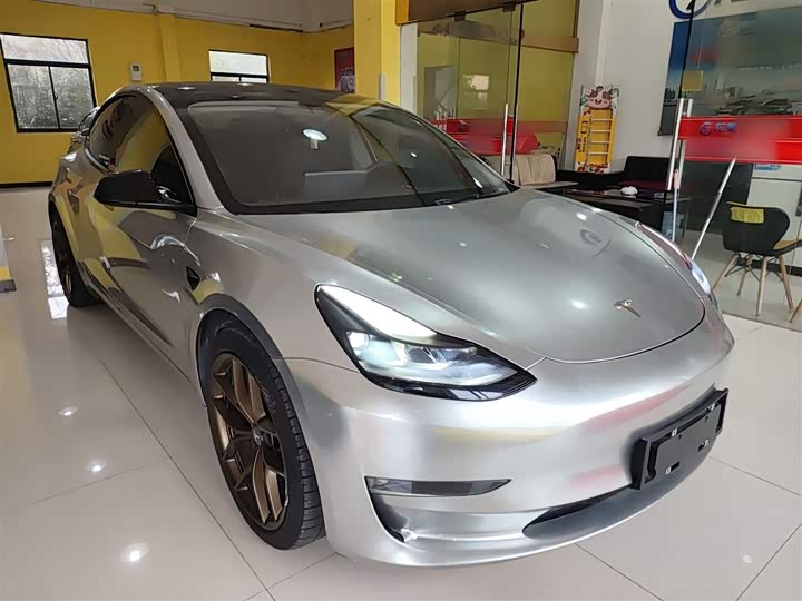 Фото 4 - Tesla Model 3