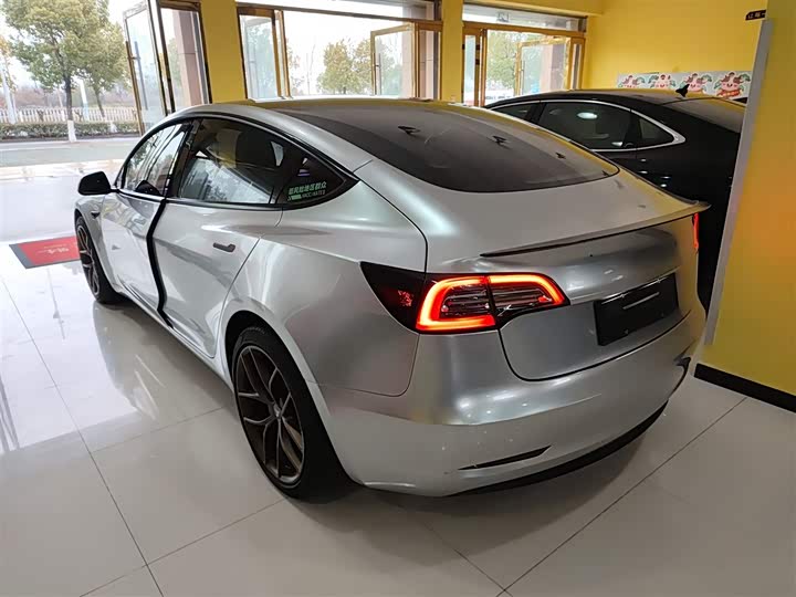 Фото 5 - Tesla Model 3