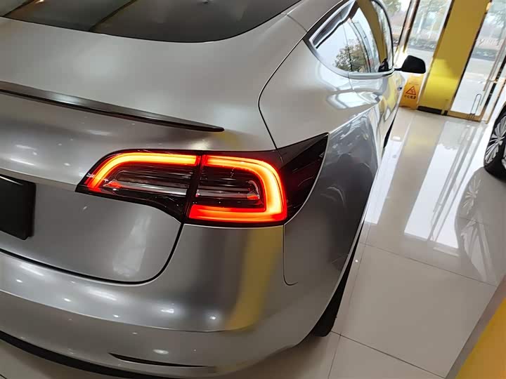 Фото 8 - Tesla Model 3