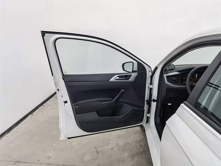 Фото 8 - Volkswagen Polo