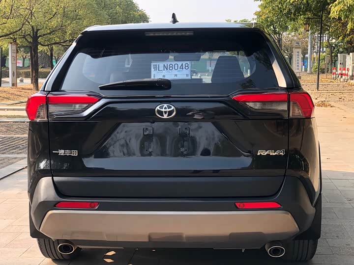 Фото 6 - Toyota RAV4