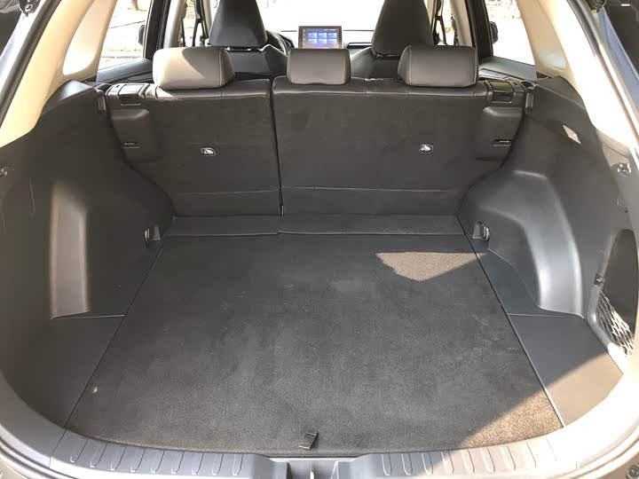 Фото 9 - Toyota RAV4