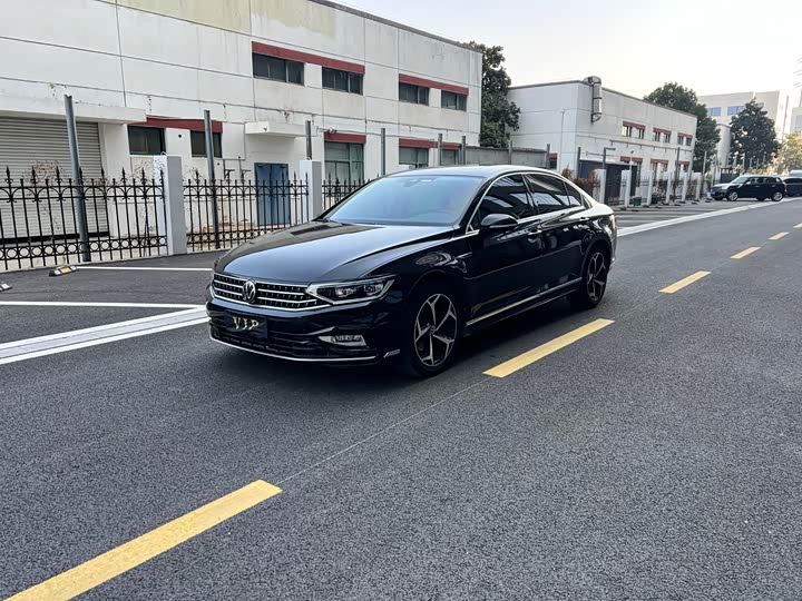 Фото 1 - Volkswagen Magotan