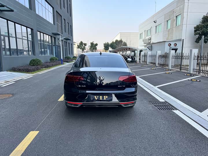 Фото 5 - Volkswagen Magotan