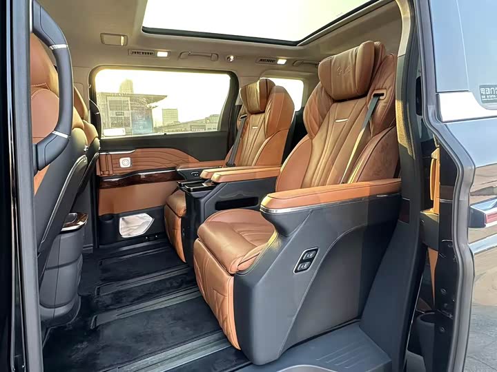 Фото 9 - Hongqi HQ9