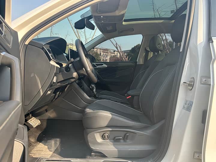 Фото 8 - Volkswagen Tiguan L Pro