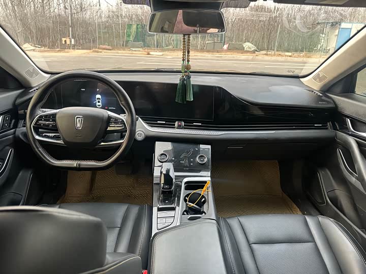 Фото 9 - Bestune B70