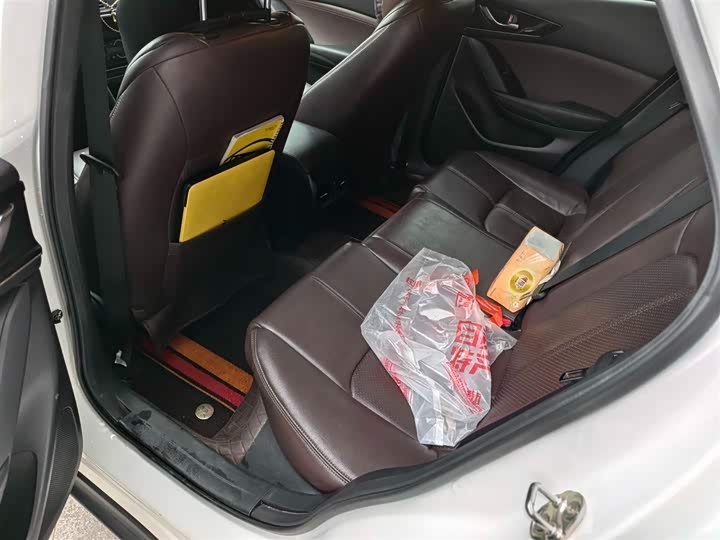 Фото 2 - Mazda CX-4