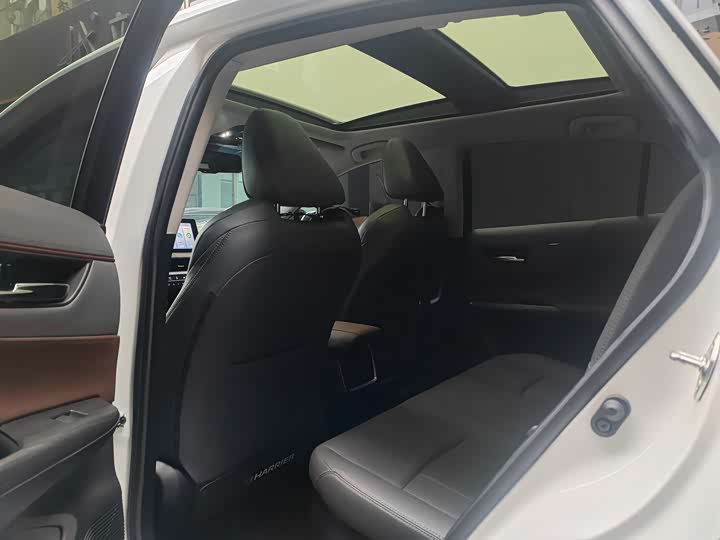 Фото 7 - Toyota Harrier