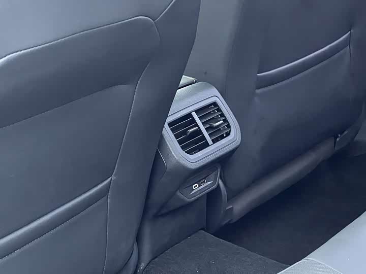 Фото 3 - Volkswagen Lavida