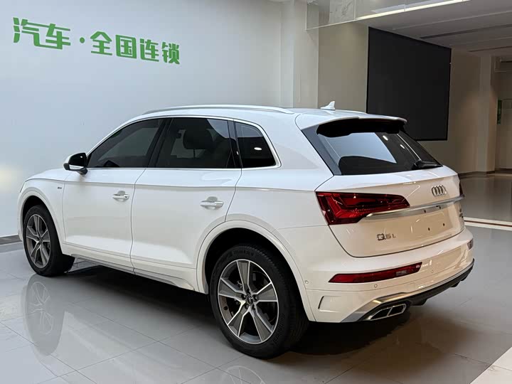 Фото 5 - Audi Q5L