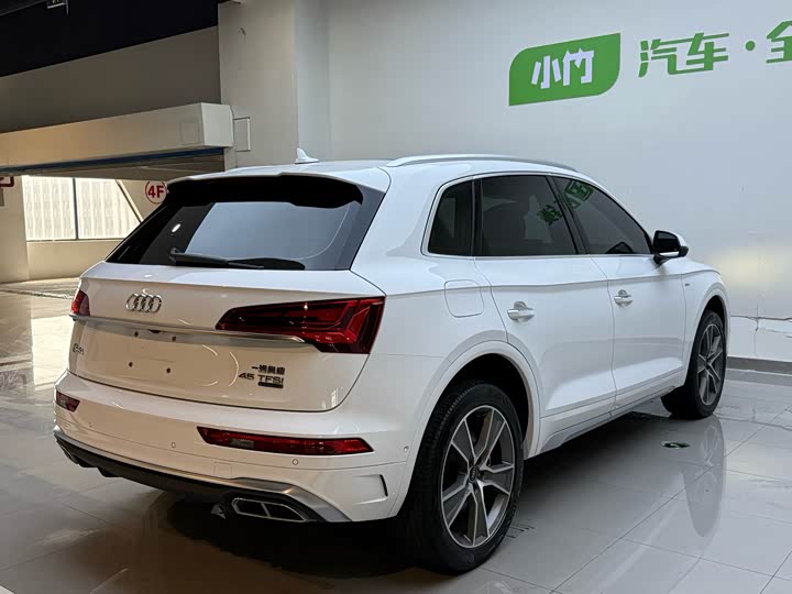 Фото 6 - Audi Q5L