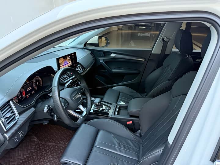 Фото 8 - Audi Q5L