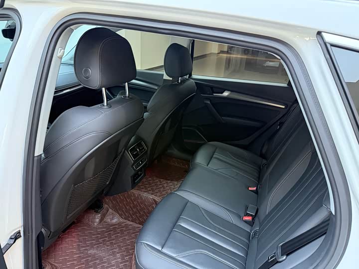 Фото 9 - Audi Q5L