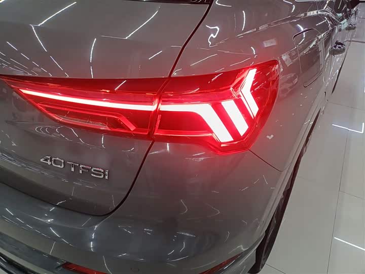 Фото 8 - Audi Q3