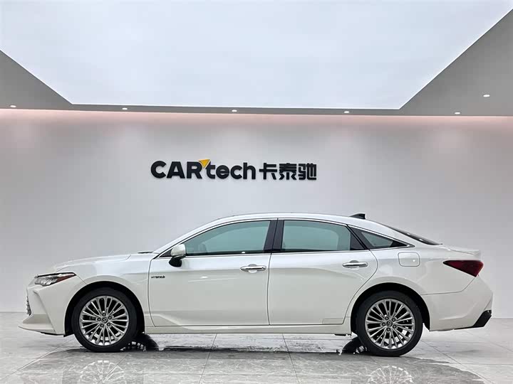 Фото 2 - Toyota Avalon