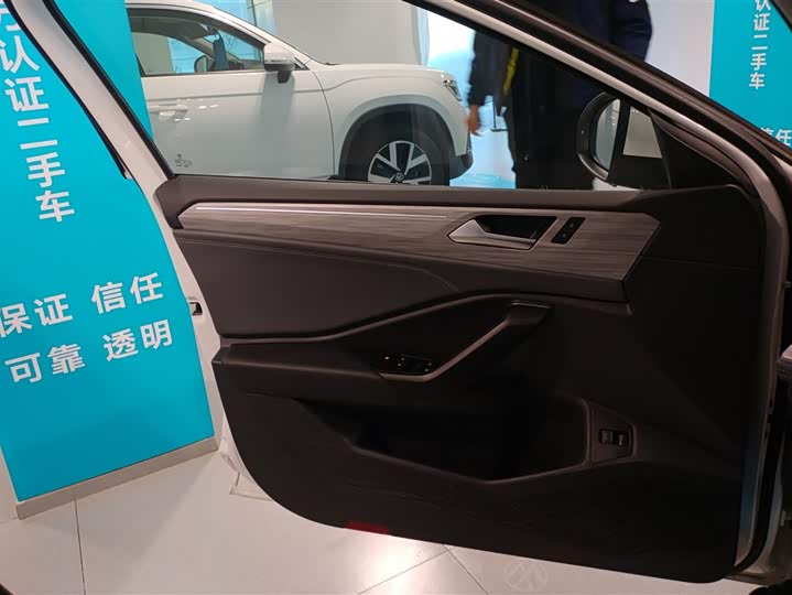 Фото 7 - Volkswagen Sagitar L