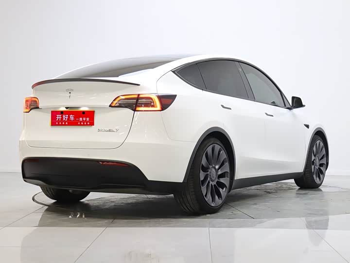 Фото 3 - Tesla Model Y