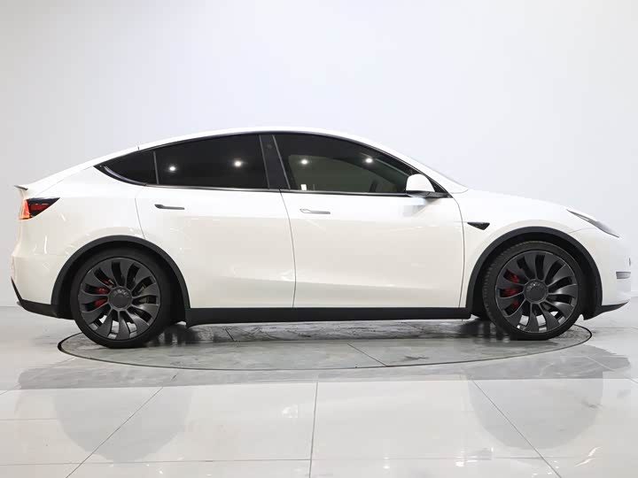 Фото 6 - Tesla Model Y