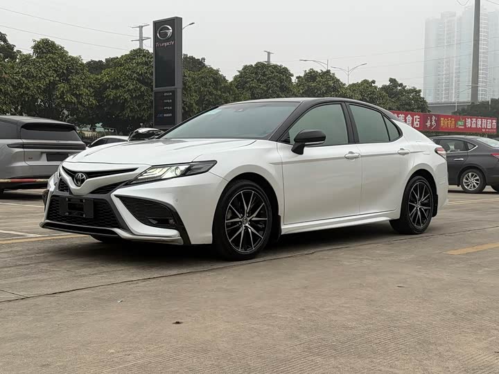 Фото 1 - Toyota Camry