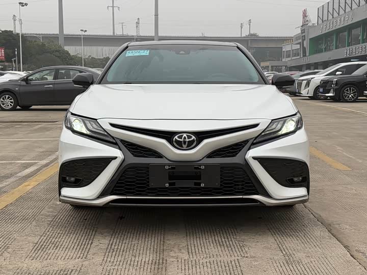 Фото 3 - Toyota Camry