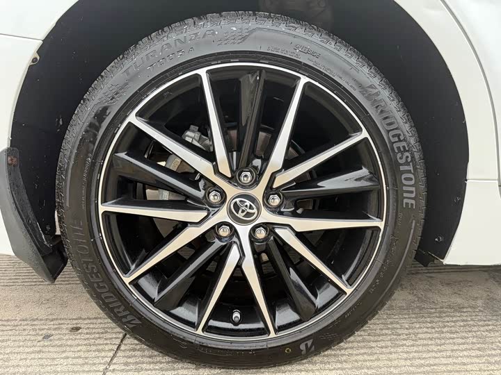 Фото 7 - Toyota Camry