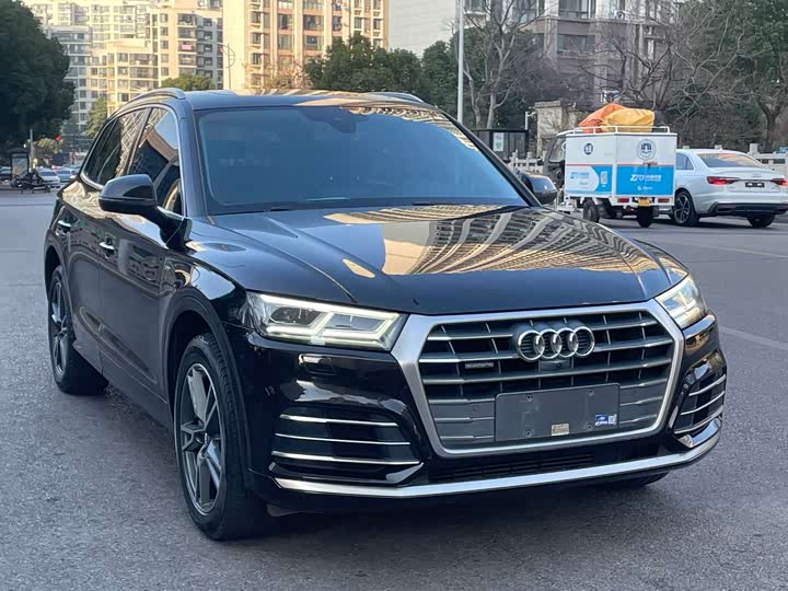 Фото 2 - Audi Q5L