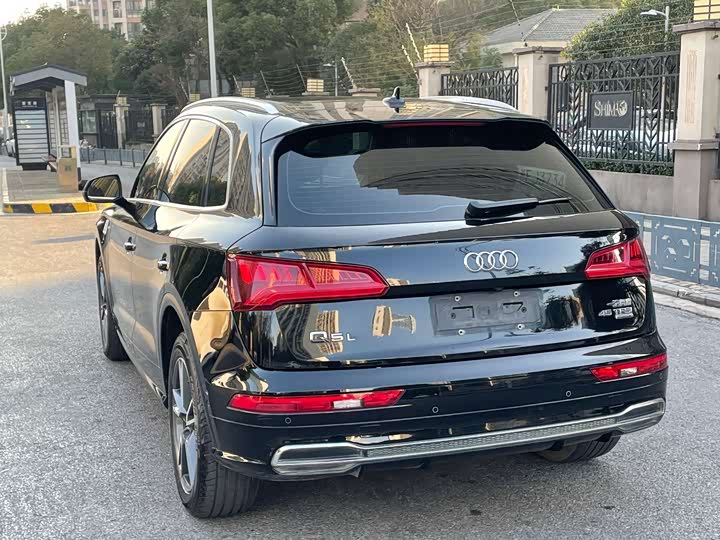 Фото 4 - Audi Q5L