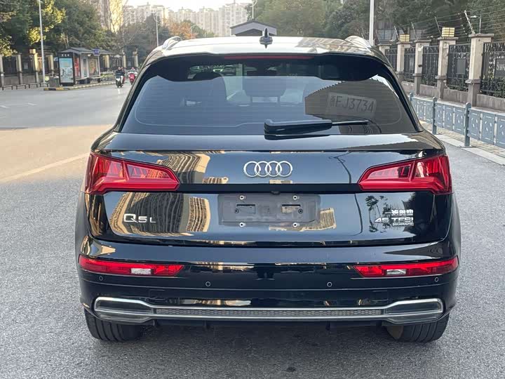 Фото 5 - Audi Q5L