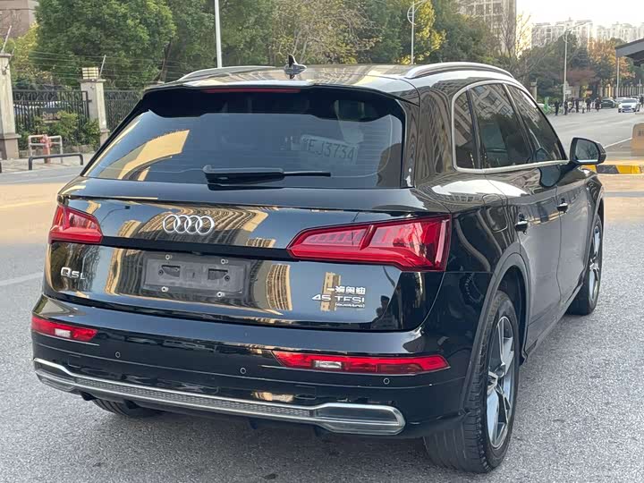 Фото 6 - Audi Q5L