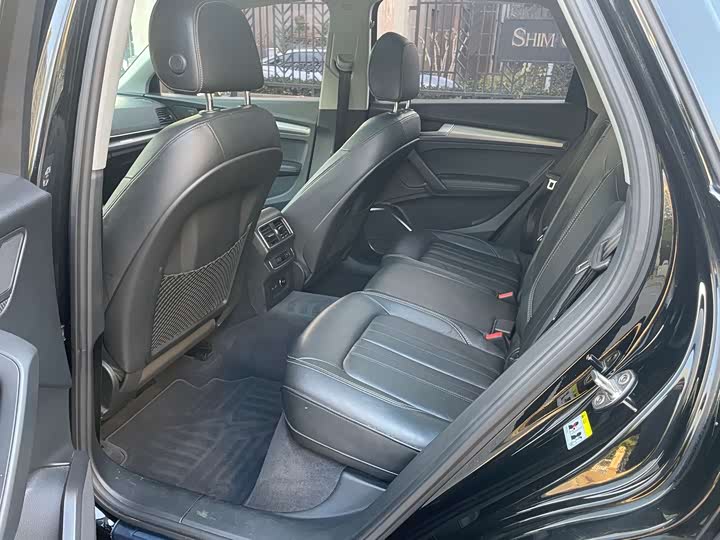 Фото 8 - Audi Q5L