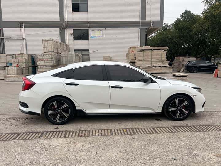 Фото 4 - Honda Civic