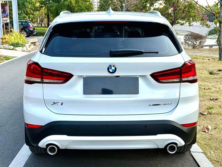 Фото 8 - BMW X1