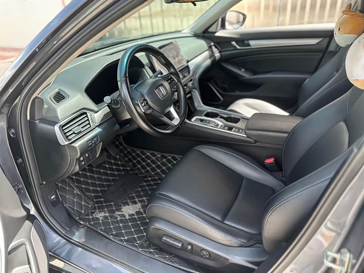 Фото 3 - Honda Accord