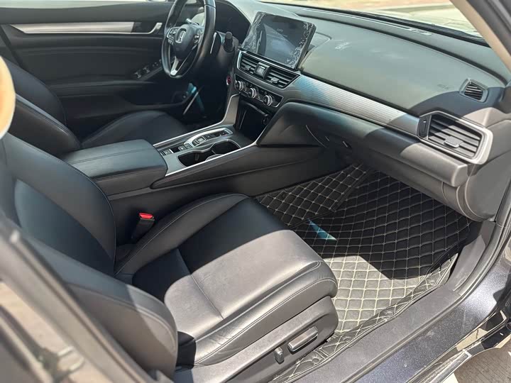 Фото 4 - Honda Accord