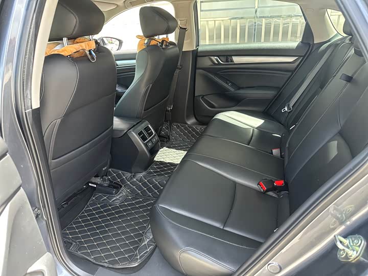 Фото 7 - Honda Accord