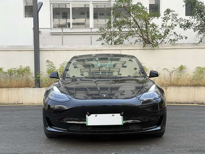 Фото 2 - Tesla Model 3