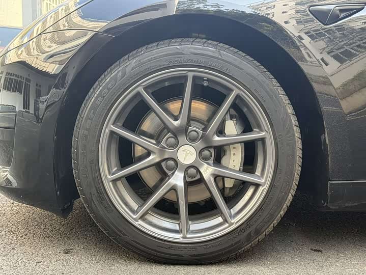 Фото 6 - Tesla Model 3