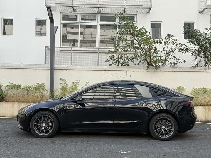 Фото 7 - Tesla Model 3