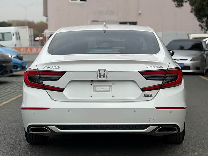 Фото 4 - Honda Accord