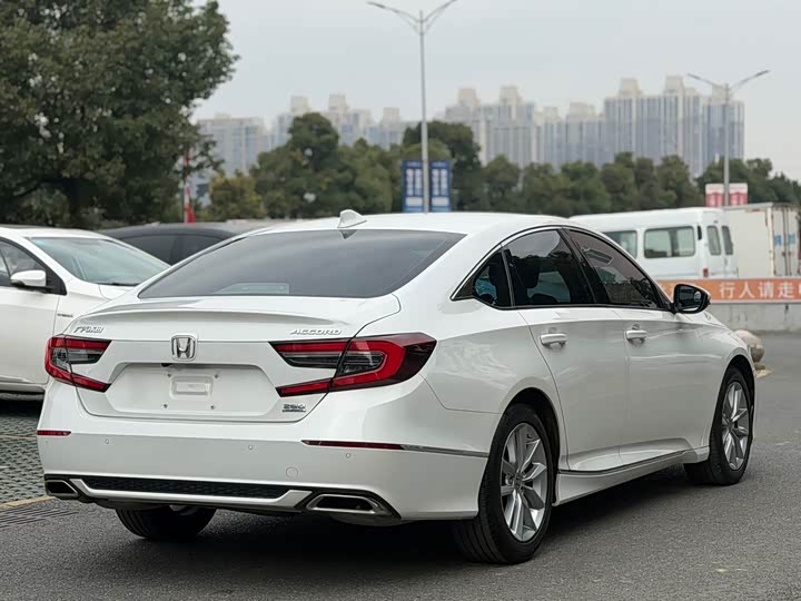 Фото 5 - Honda Accord