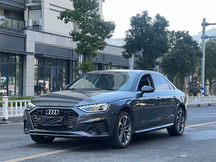 Фото 1 - Audi A4L