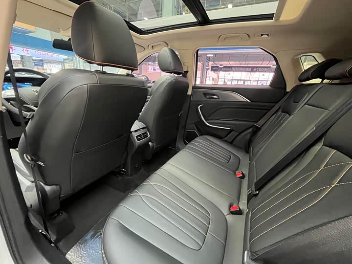 Фото 9 - Bestune T77